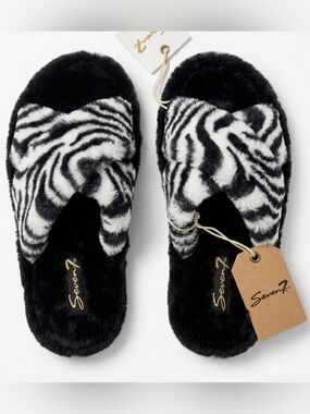 Seven7 Black and White Fuzzy Slippers